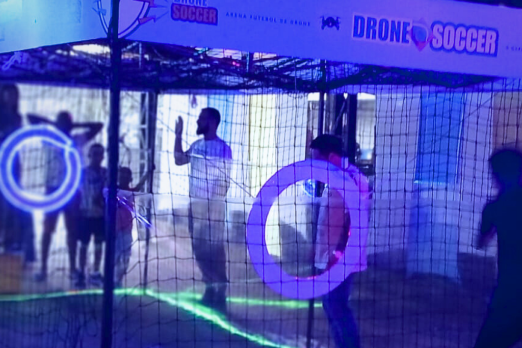 Kallyl Aquino atua como árbitro em partida de Futebol de Drones (Drone Soccer) durante a Arena Pátria no Ar no Rio de Janeiro